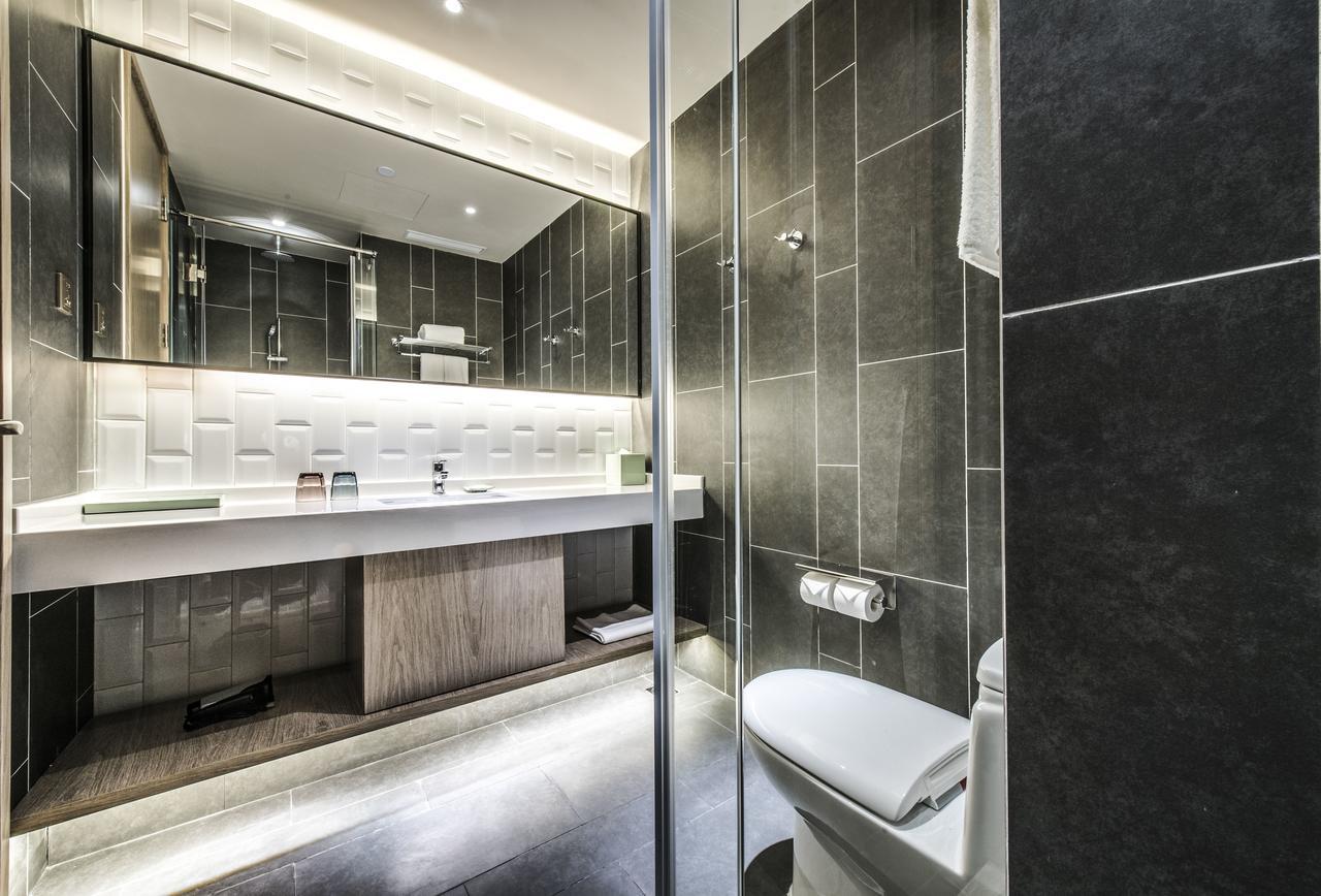 Q-box Sanjiagang -offer Pudong International Airport And Shuttle 4* Shanghai