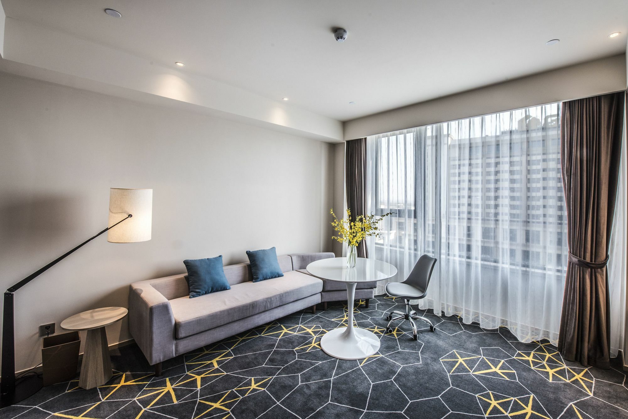Q-box Sanjiagang -offer Pudong International Airport And Shuttle 4* Shanghai