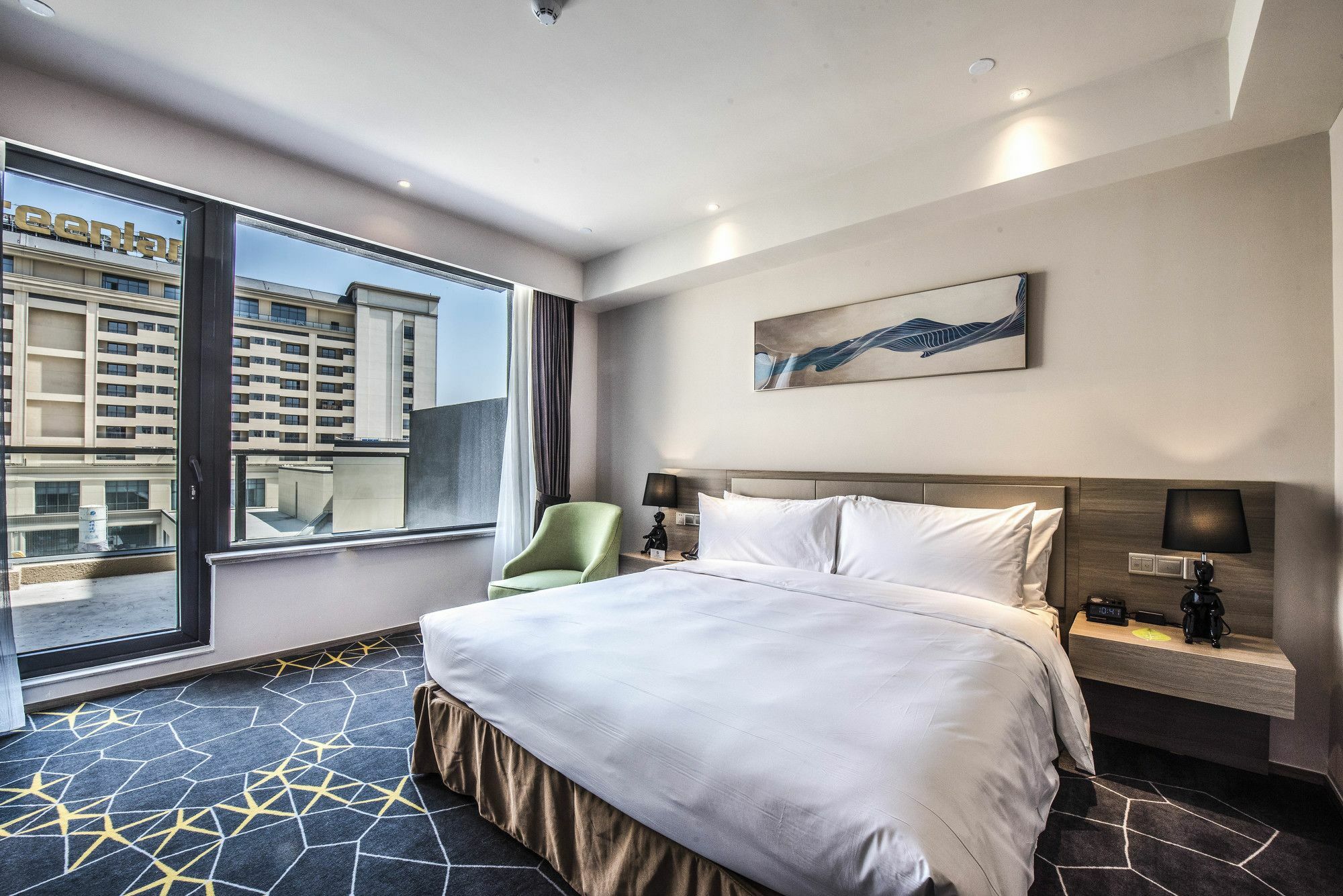 Q-box Sanjiagang -offer Pudong International Airport And Shuttle 4* Shanghai